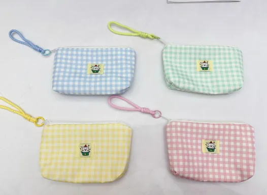 Four-Color Animal Plush Makeup Bag